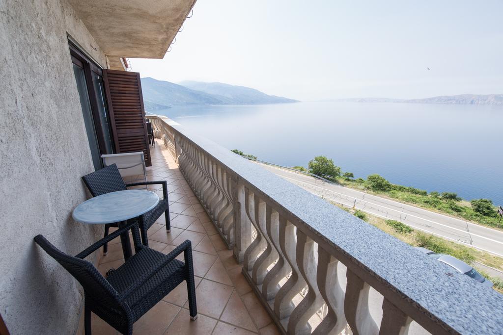 Apartments Lola Сень Екстер'єр фото