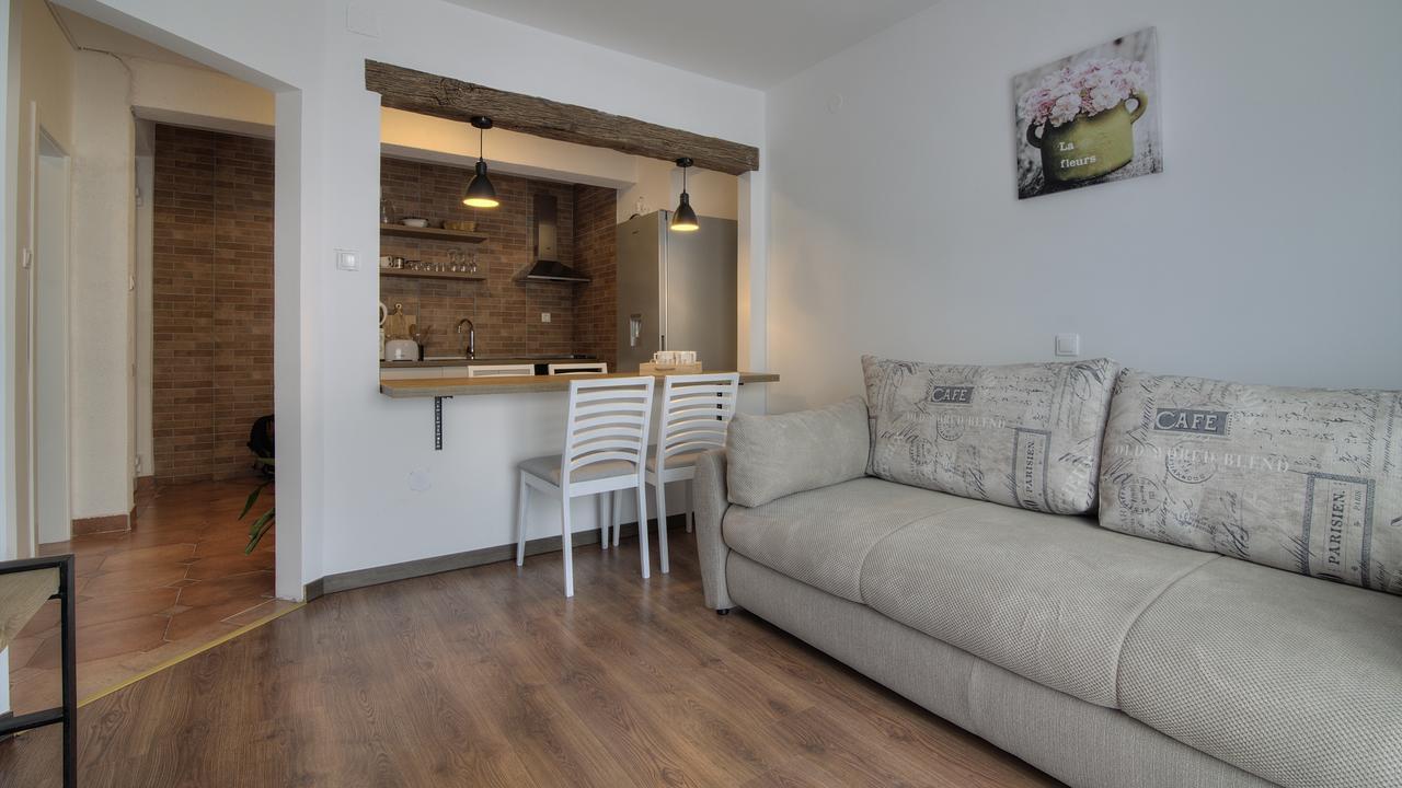 Apartments Lola Сень Екстер'єр фото