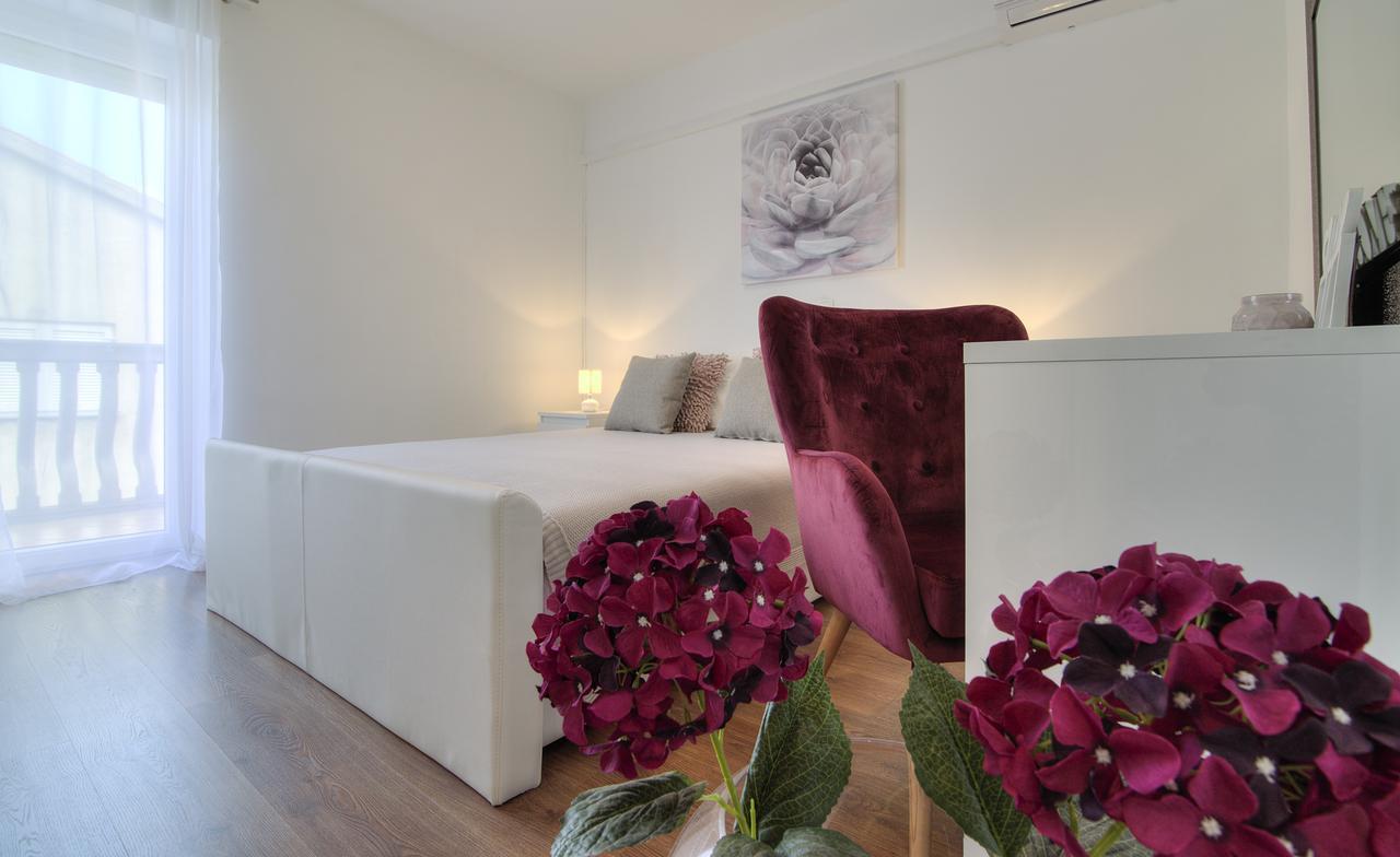 Apartments Lola Сень Екстер'єр фото