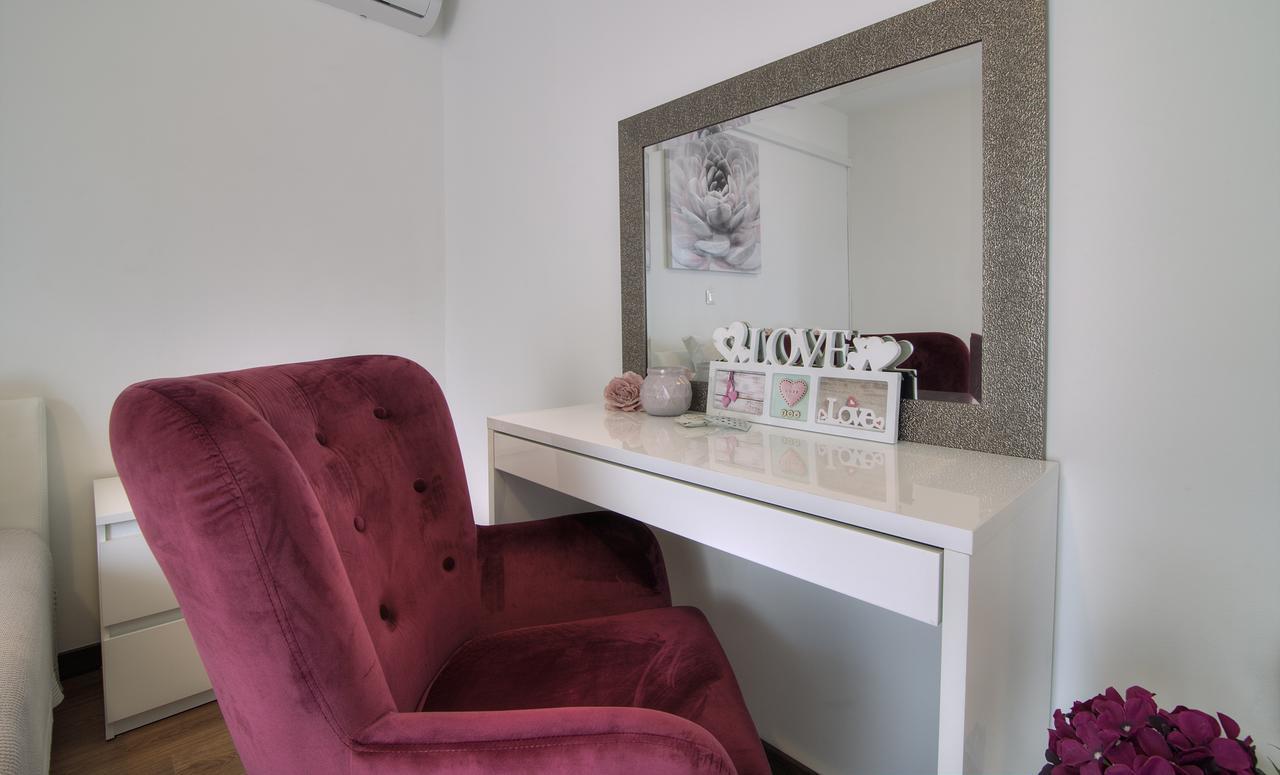 Apartments Lola Сень Екстер'єр фото