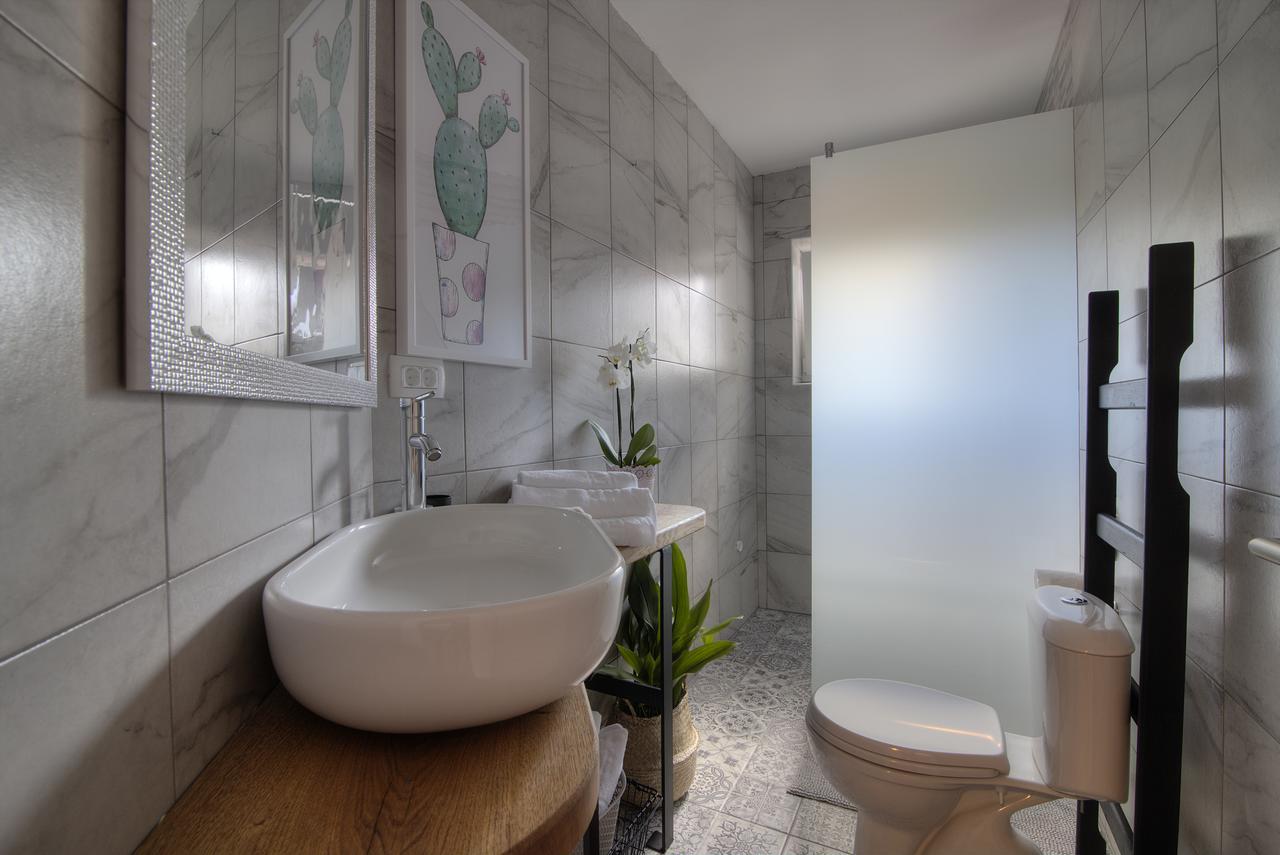 Apartments Lola Сень Екстер'єр фото