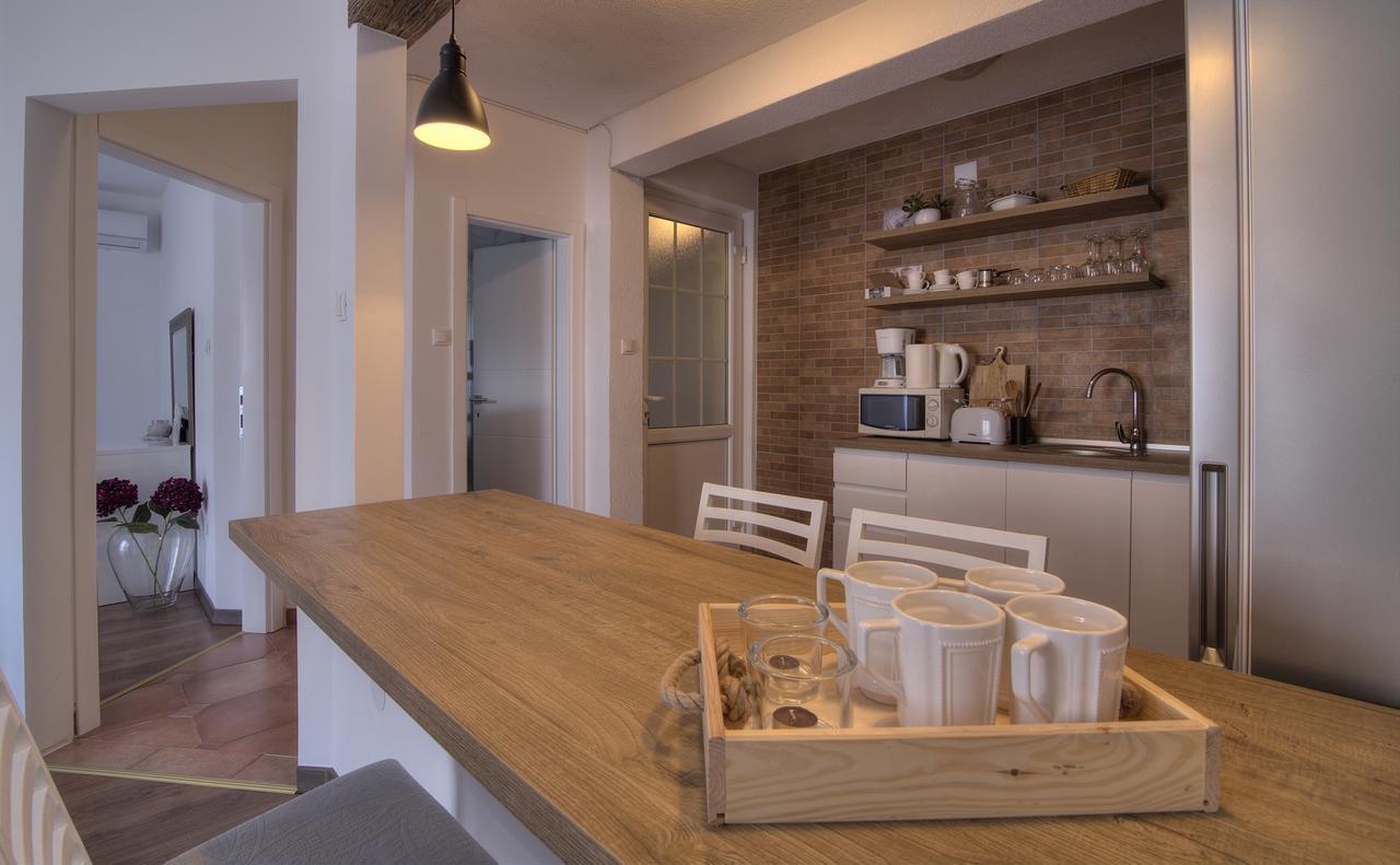 Apartments Lola Сень Екстер'єр фото