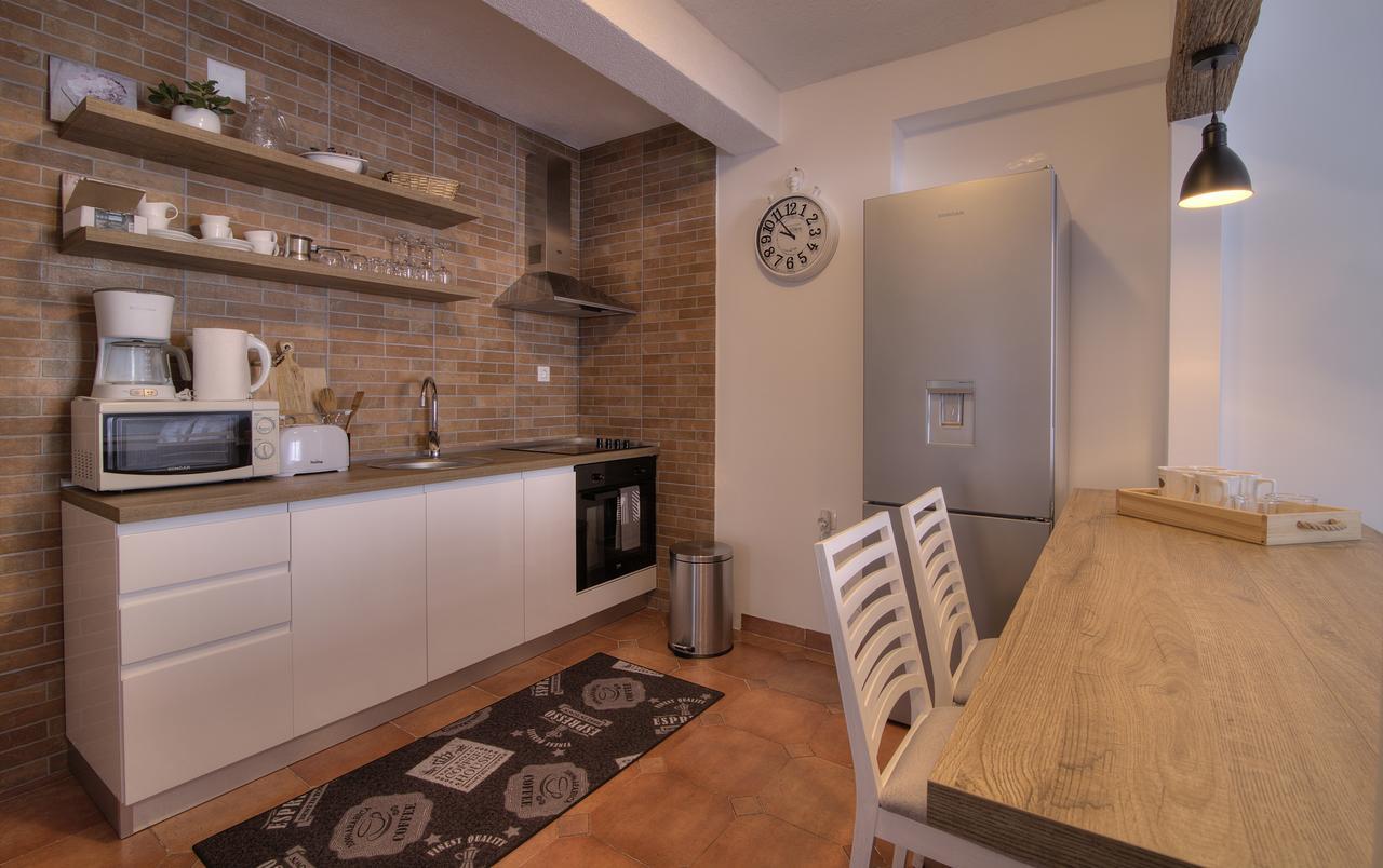 Apartments Lola Сень Екстер'єр фото