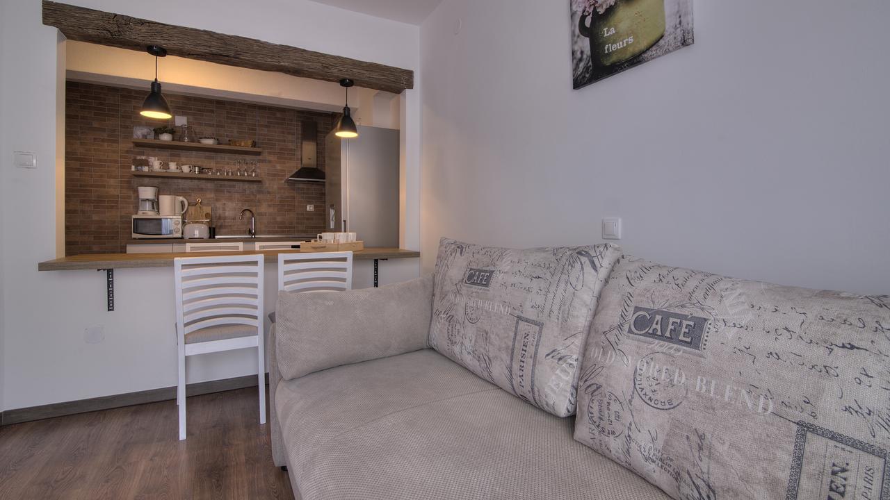 Apartments Lola Сень Екстер'єр фото