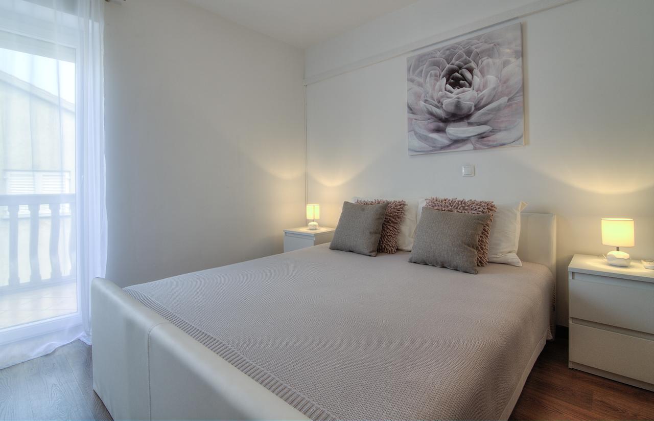 Apartments Lola Сень Екстер'єр фото