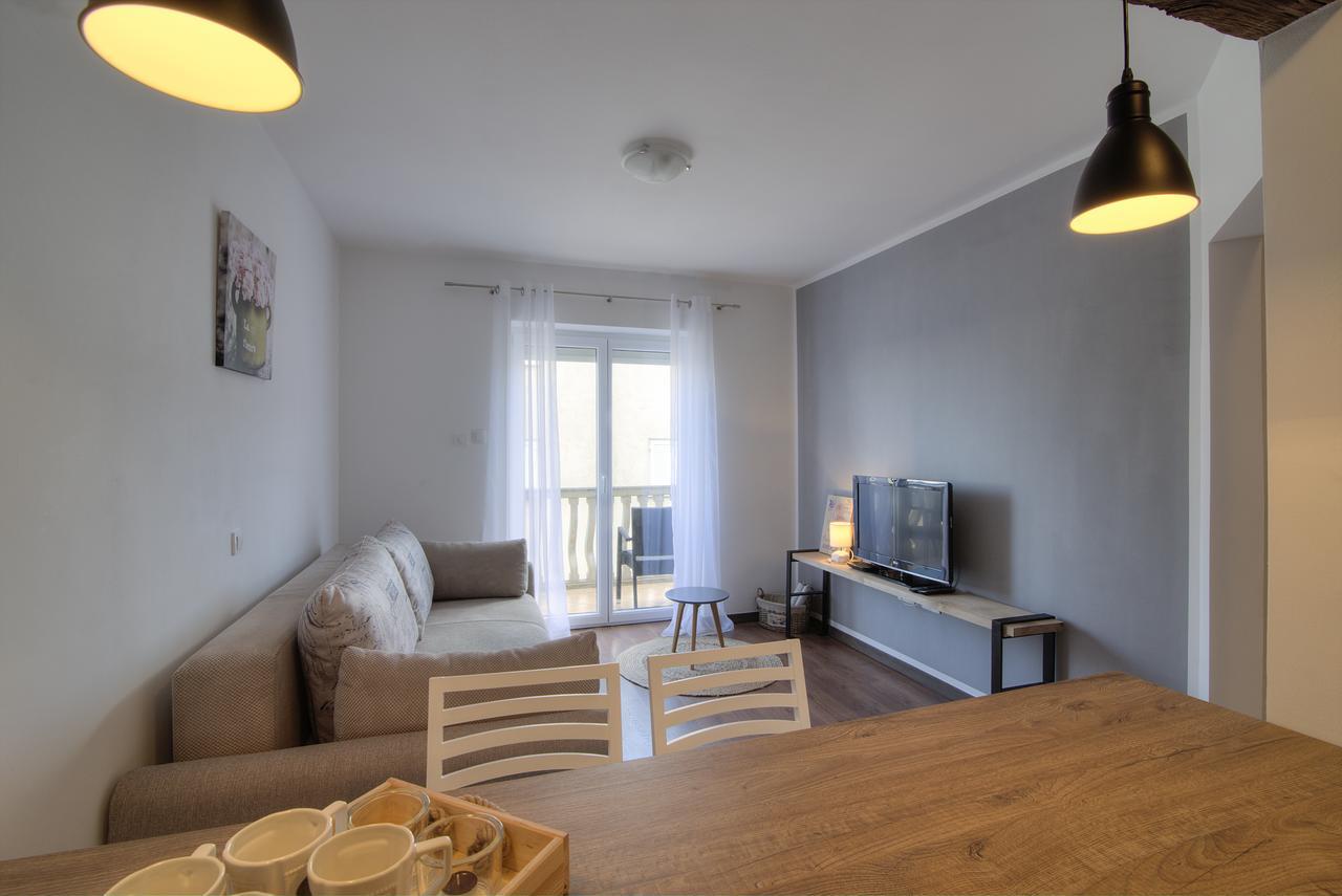 Apartments Lola Сень Екстер'єр фото