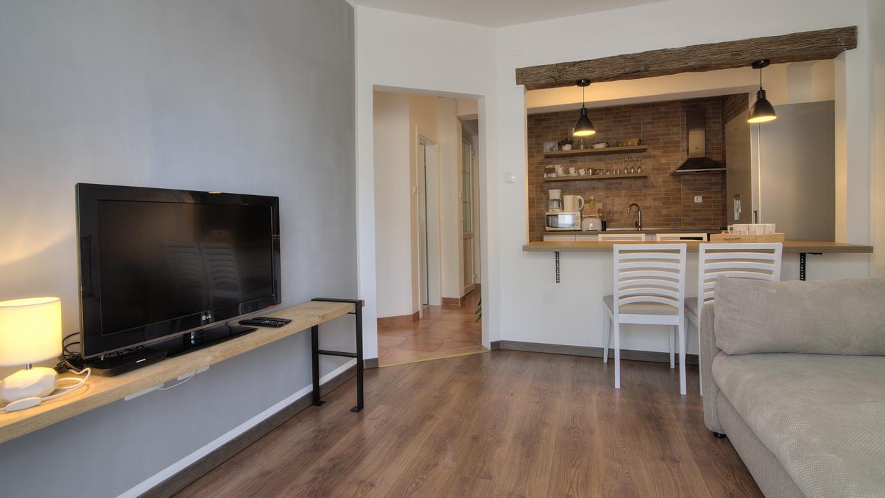 Apartments Lola Сень Екстер'єр фото
