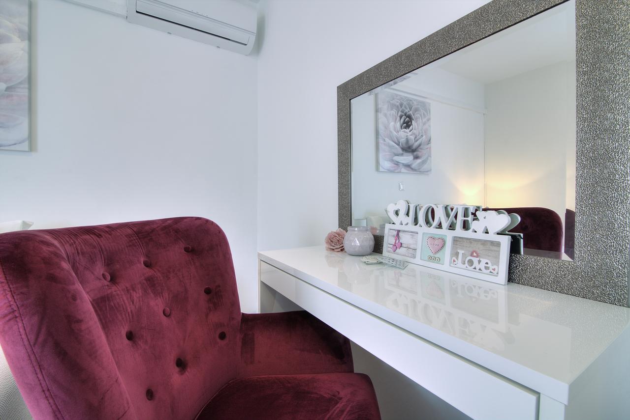 Apartments Lola Сень Екстер'єр фото