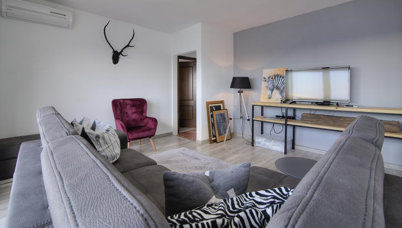 Apartments Lola Сень Екстер'єр фото