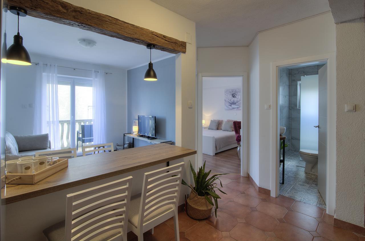 Apartments Lola Сень Екстер'єр фото
