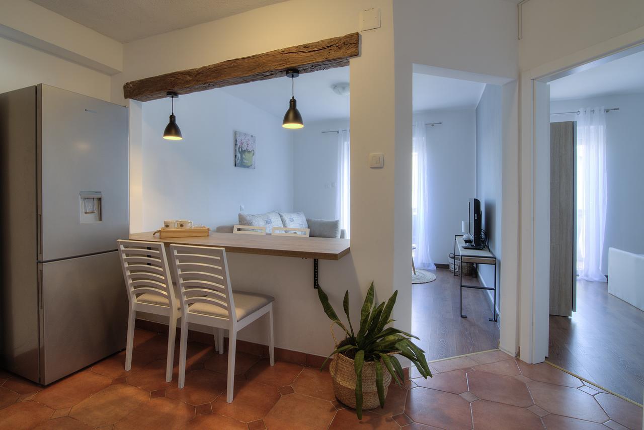 Apartments Lola Сень Екстер'єр фото