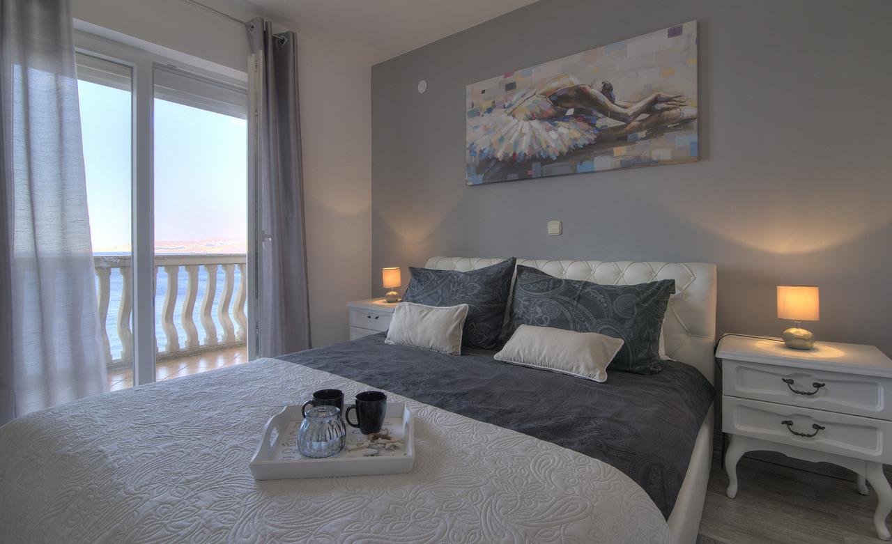 Apartments Lola Сень Екстер'єр фото