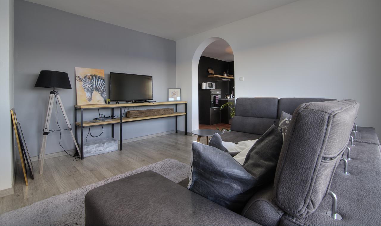 Apartments Lola Сень Екстер'єр фото