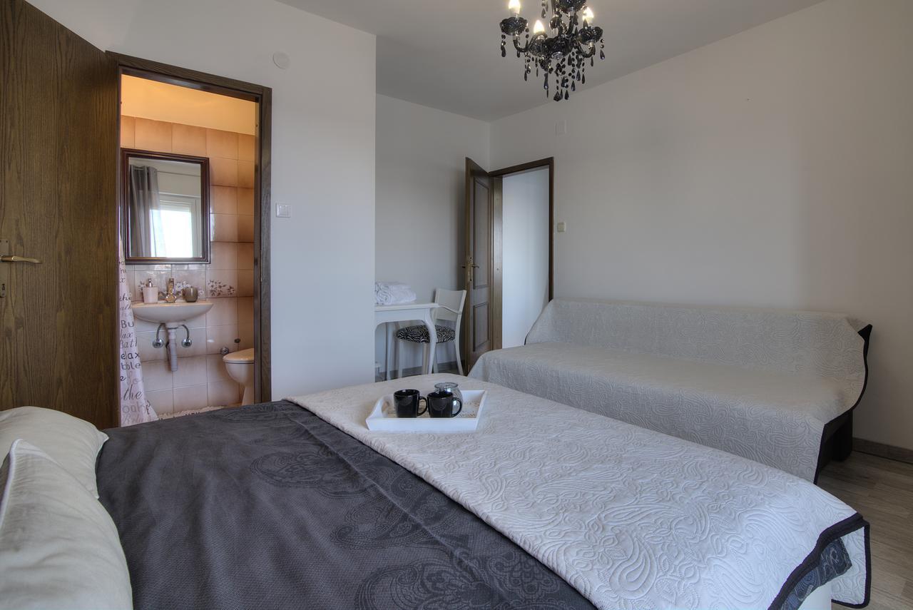 Apartments Lola Сень Екстер'єр фото