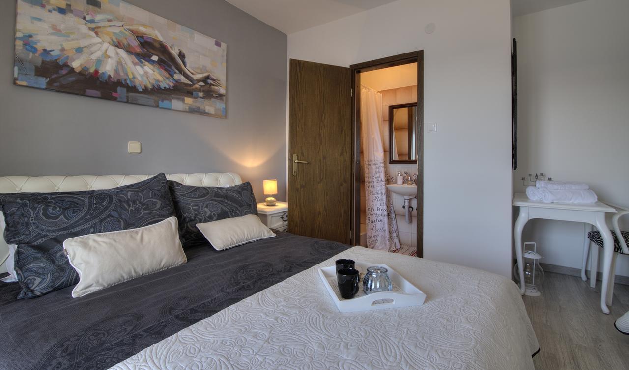 Apartments Lola Сень Екстер'єр фото