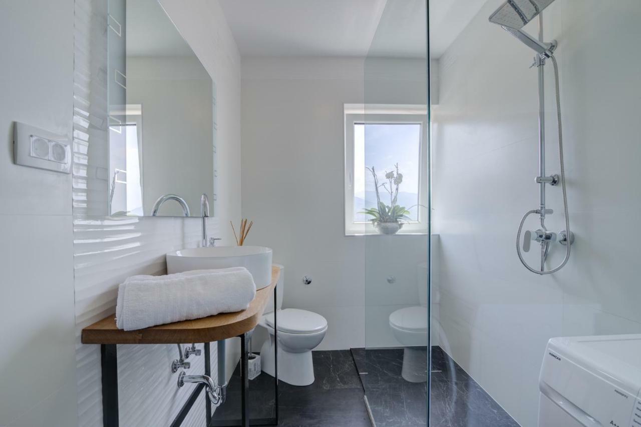 Apartments Lola Сень Екстер'єр фото